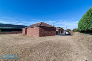 Garden/Outbuildings- click for photo gallery